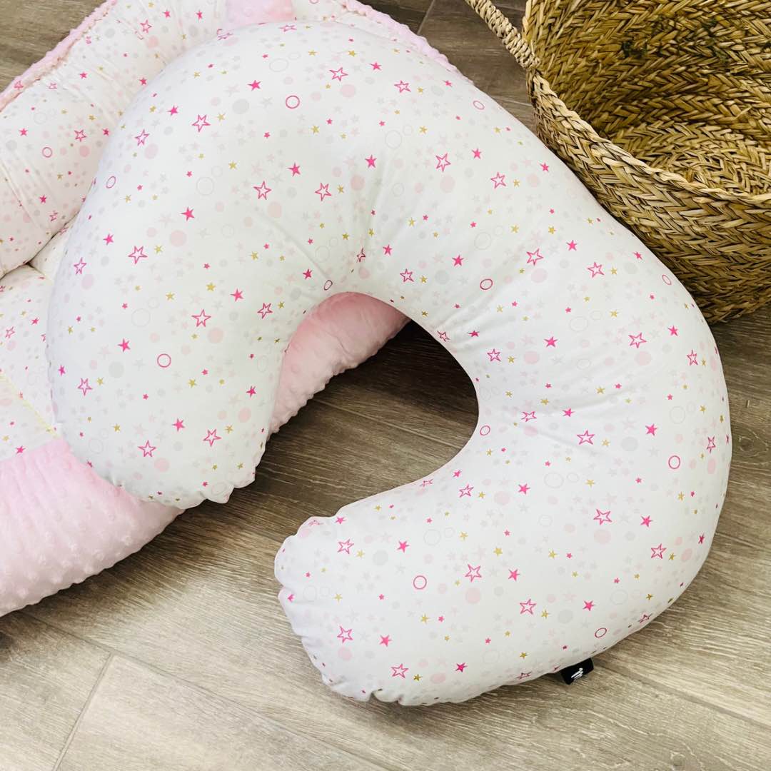 Μαξιλάρι θηλασμού Pink Stars Μαξιλάρι θηλασμού με ροζ αστεράκια