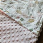 βρεφική κουβέρτα minky σε ροζ χρώμα με σχέδιο ελεφαντάκια