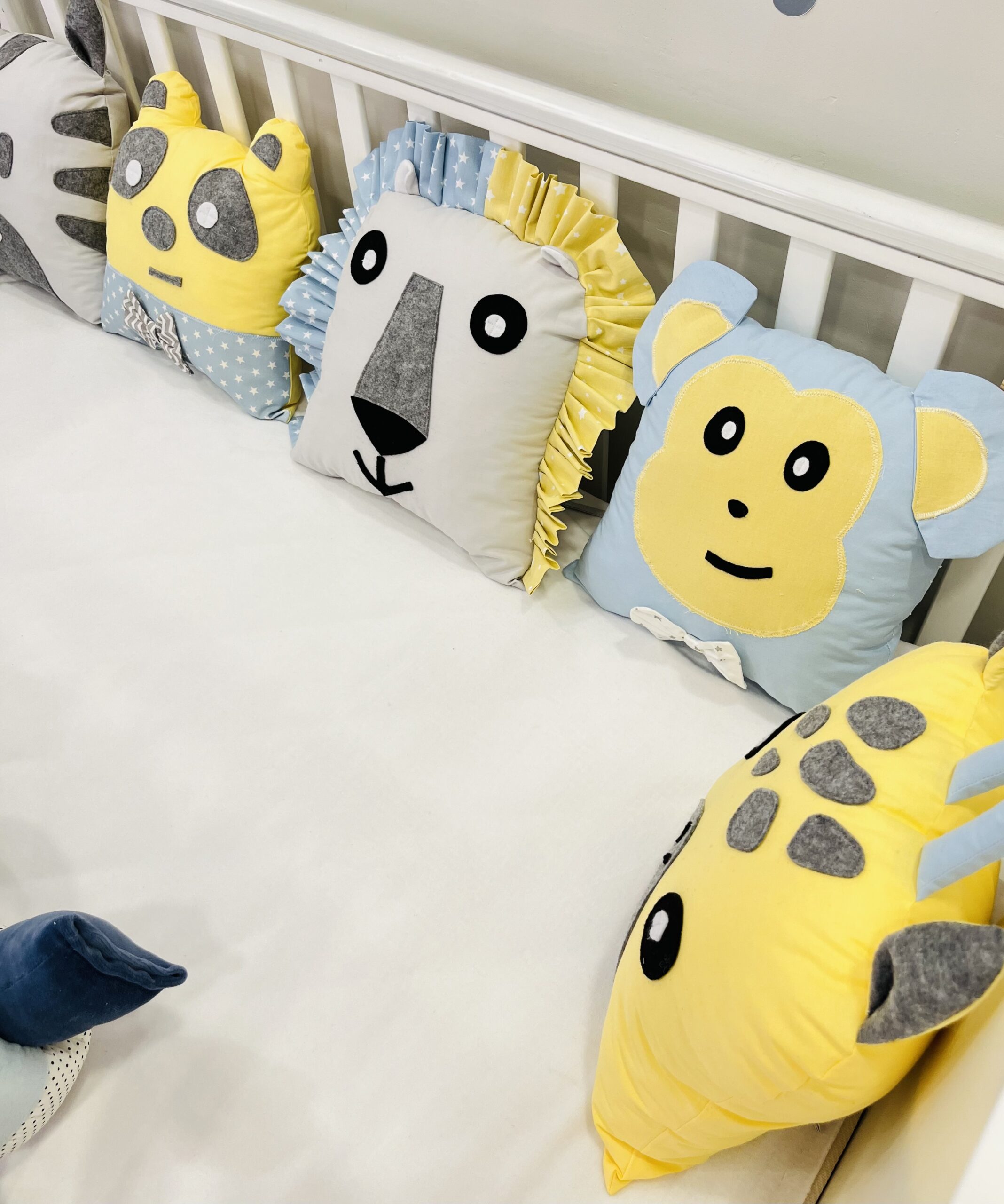 Πάντα Μαξιλάρι Ζωάκια lion and friends πάντα ζωάκια μαξιλάρι κίτρινο,γαλάζιο,γκρι